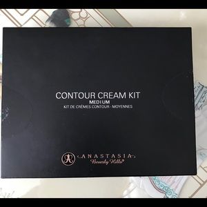 Anastasia Beverly Hills contour cream kit